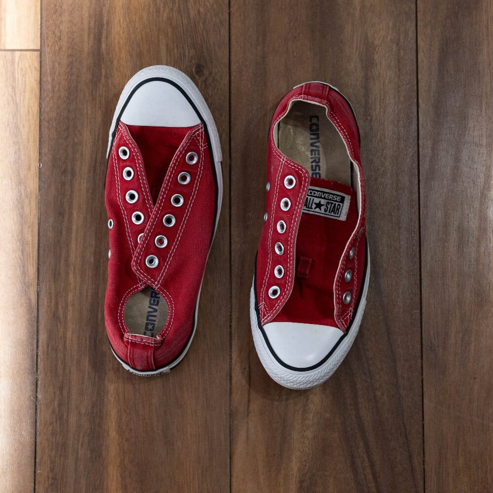 Red low top converse